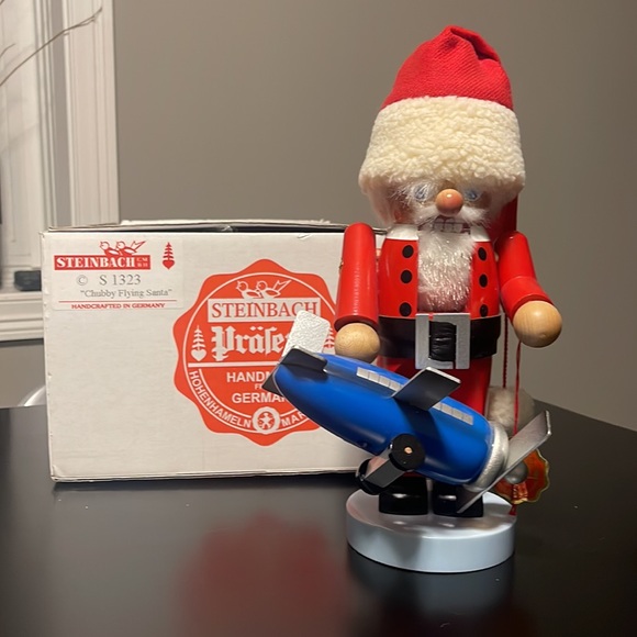 Steinbach nutcracker, S1323 “chubby flying Santa” - Picture 2 of 10